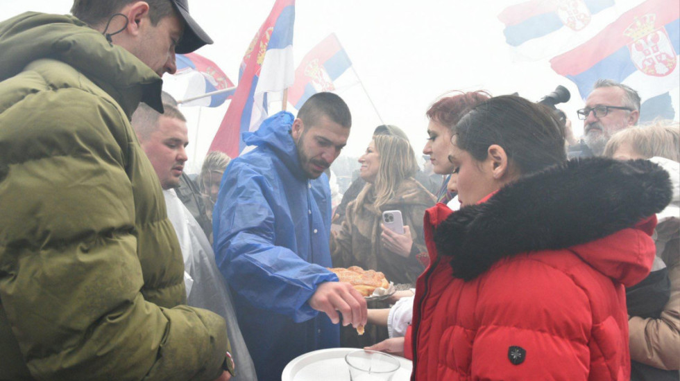 (FOTO) "Braćo, dobro došli": Nakon pet dana pešačenja Srbi sa KiM stigli do Lazarevca