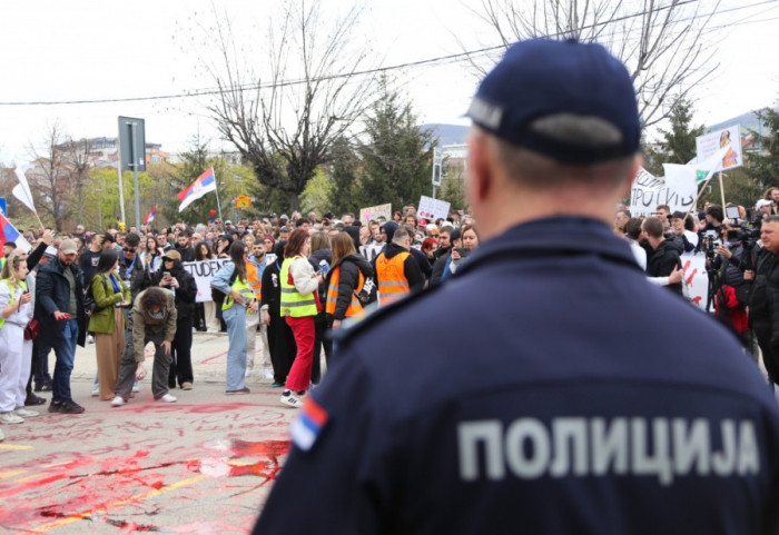 Privedena žena (38) koja je napala policajce tokom obezbeđivanja skupa građana na Novom Beogradu