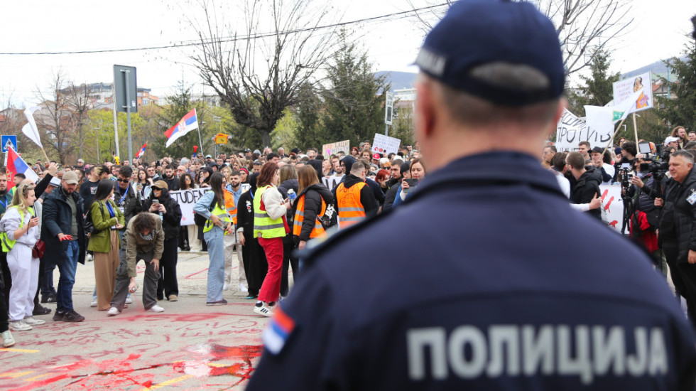 Privedena žena (38) koja je napala policajce tokom obezbeđivanja skupa građana na Novom Beogradu