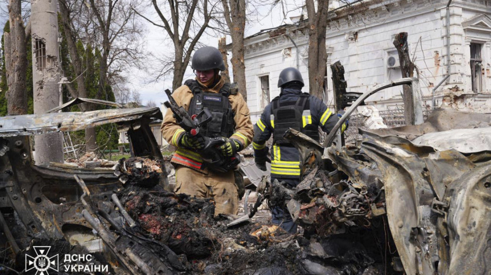(FOTO) U ruskom raketnom udaru na ukrajinski grad Sumi poginule 34 osobe, među njima i dvoje dece