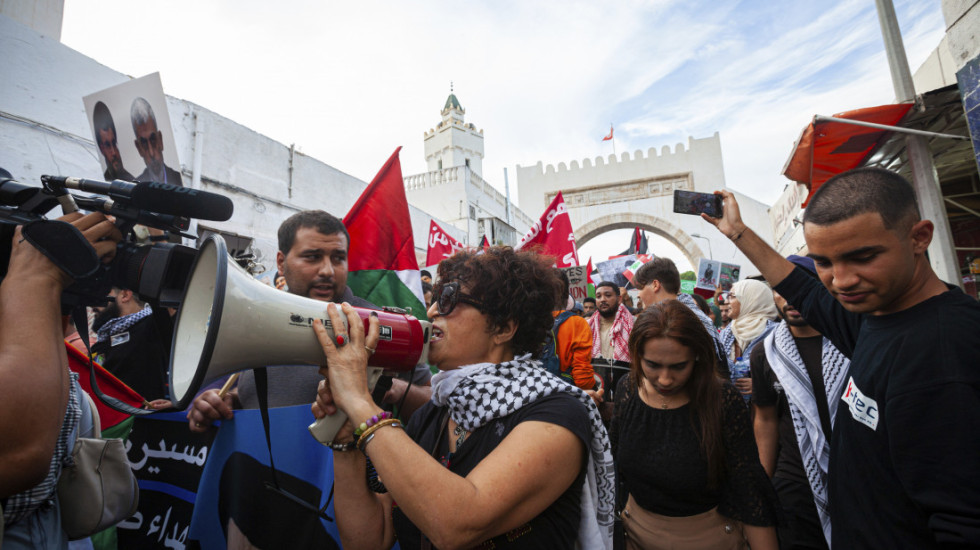 Protest u Tunisu zbog pogibije tri učenika: Stradali u rušenju zida škole
