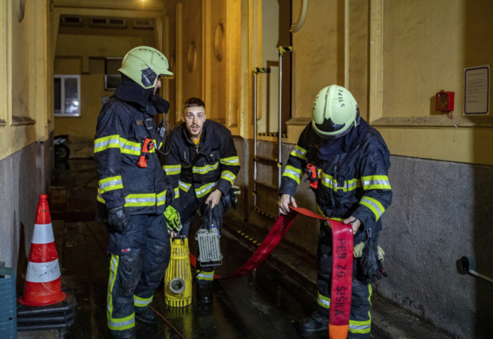 Ugašen veliki požar u Srbobranskom mlinu, vatrogasci i dalje dežuraju