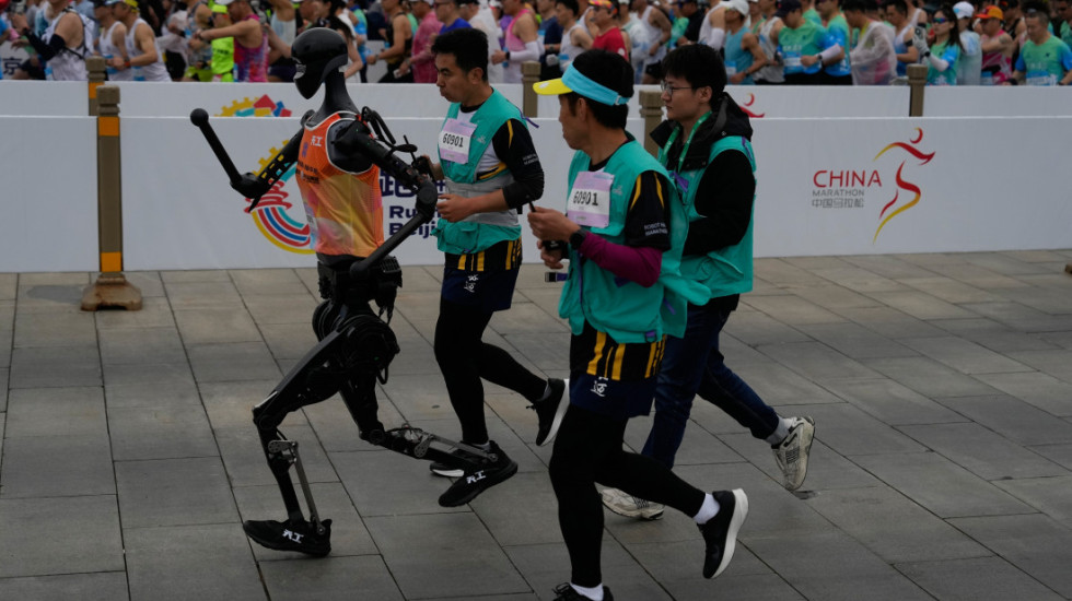 (FOTO) Prvi polumaraton humanoiodnih robota održan u Pekingu