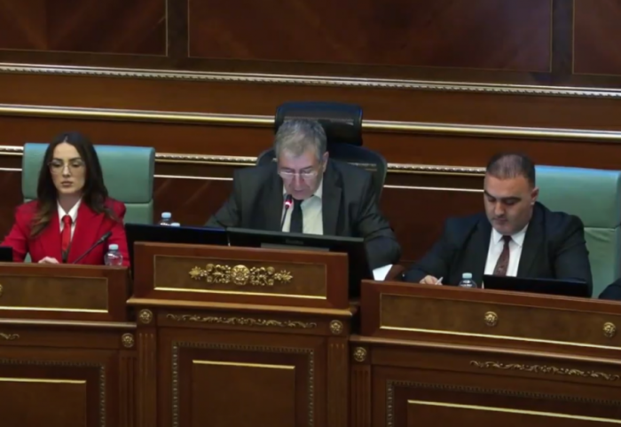 (VIDEO) Prekinuta konstitutivna sednica kosovskog parlamenta: Mandati potvrđeni, Skupština i dalje bez predsednika