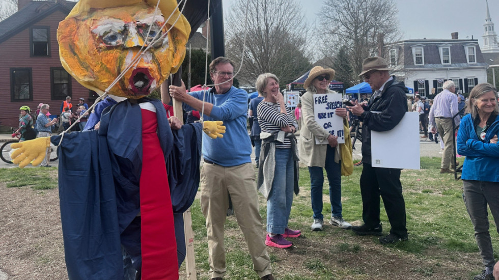 (FOTO) "Pretnja po američke demokratske ideale": Širom SAD protesti protiv Trampa i njegovih postupaka