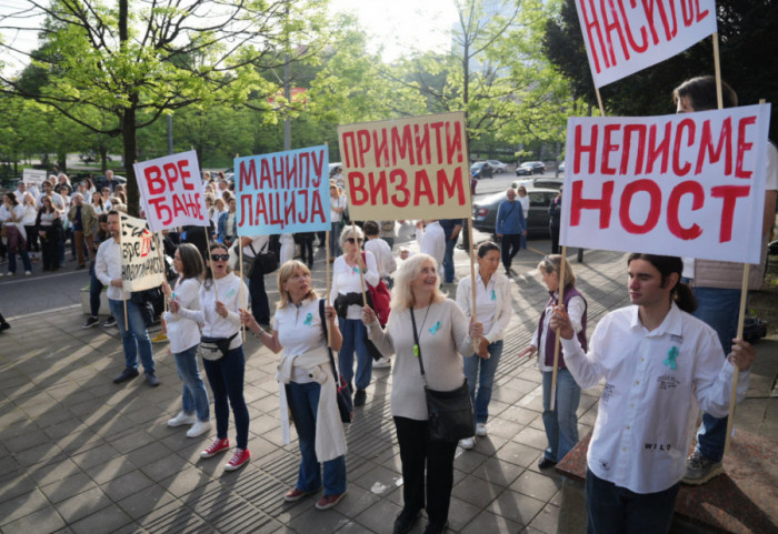 "Branimo znanje(m)": Skup profesora, naučnika i studenata na Studentskom trgu