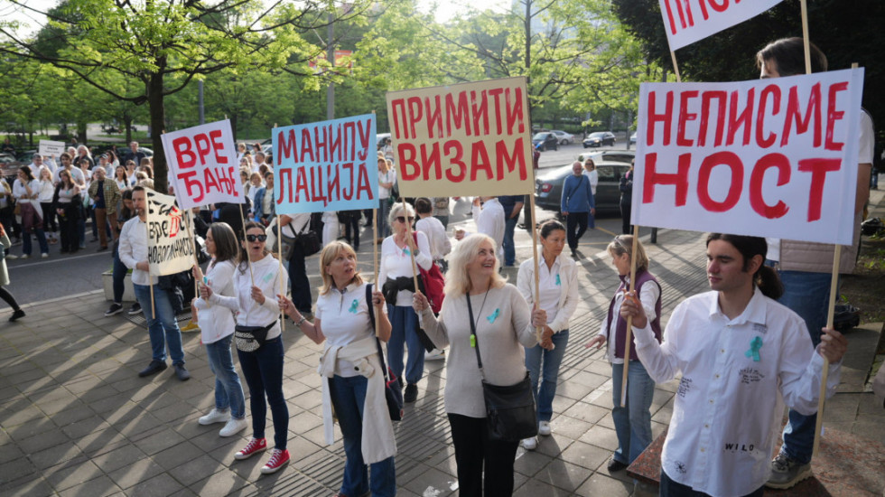 (FOTO/VIDEO) Završen protest prosvetara zbog izbora ministra Stankovića, Nemanjina ulica prohodna za saobraćaj