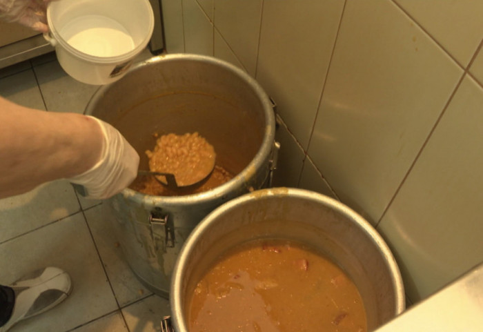 (VIDEO) Narodna kuhinja u Novom Sadu za socijalno ugrožene: "Voleo bih da potraje duže, jer su vremena sve teža"