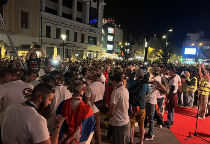 (VIDEO)"Ceremonija za heroje": U Novom Sadu svečani doček studenata biciklista koji su išli do Strazbura