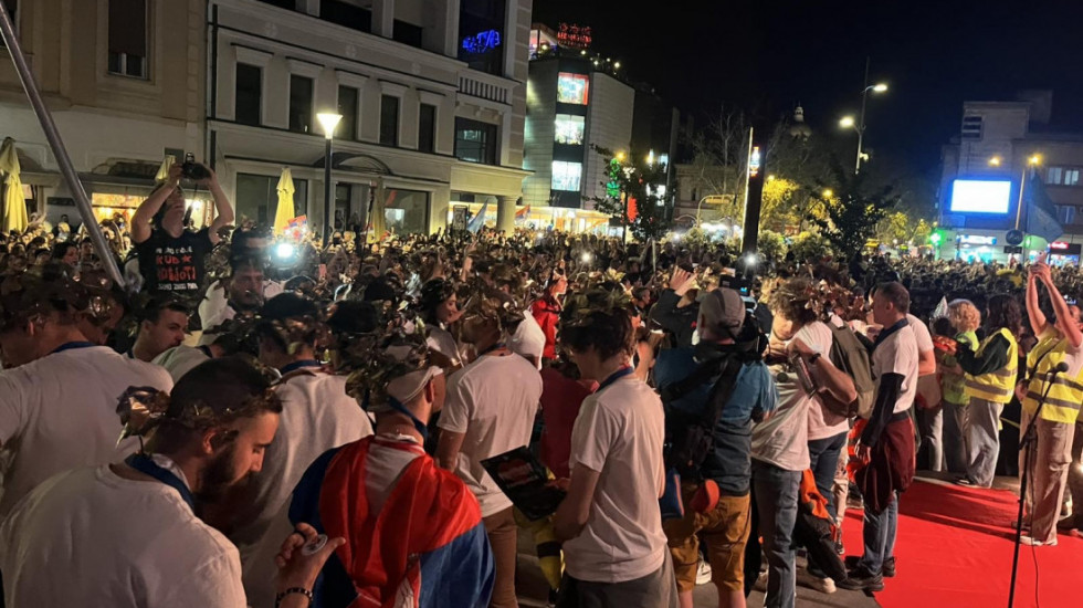 (VIDEO)"Ceremonija za heroje": U Novom Sadu svečani doček studenata biciklista koji su išli do Strazbura