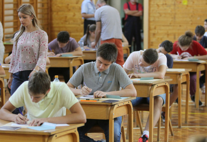 (VIDEO) "Učenicima je najteže razumevanje pročitanog dela": Kako protiče polaganje završnih testova za osmake