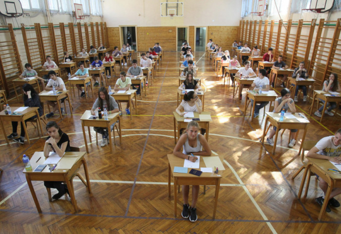 Prvi dan male mature: Osmaci polagali završni test iz maternjeg jezika