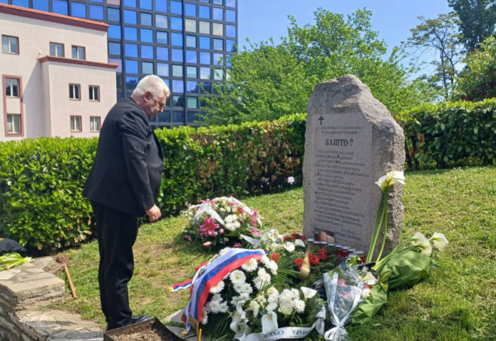 Bratina položio venac na spomenik radnicima RTS ubijenim u NATO bombardovanju