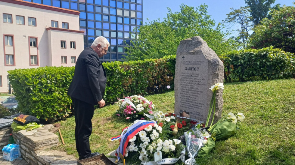 Bratina položio venac na spomenik radnicima RTS ubijenim u NATO bombardovanju