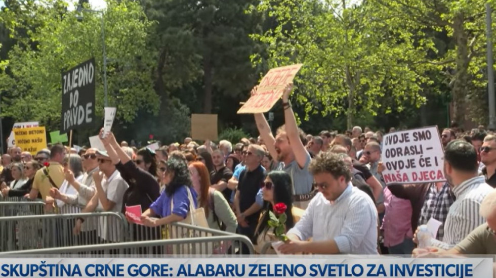(VIDEO) Građani Crne Gore protestuju zbog sporazuma sa UAE: Ne daju Veliku plažu, Vlada tvrdi da neće protiv lokalaca