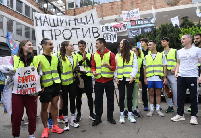 (FOTO/VIDEO) Studenti trče do Brisela: Od RTS do sedišta Evropske unije u znak protesta