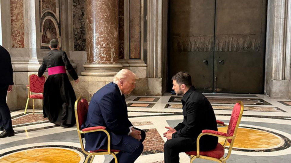 (FOTO) Zelenski i Tramp u Rimu razgovarali o "potpunom i bezuslovnom prekidu vatre" u Ukrajini