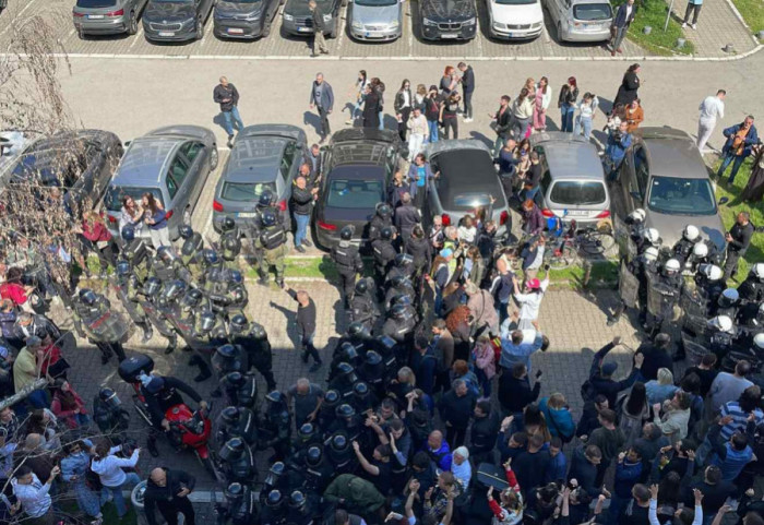 Dačić o blokadi DIF u Novom Sadu: Povređen dekan fakulteta, policija intervenisala u najmanjoj mogućoj meri