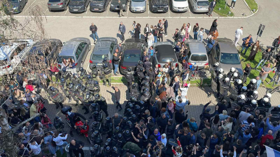 Dačić o blokadi DIF u Novom Sadu: Povređen dekan fakulteta, policija intervenisala u najmanjoj mogućoj meri
