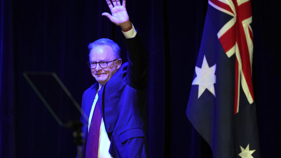(FOTO) Albaneze prvi premijer Australije koji je osvojio drugi uzastopni mandat za 21 godinu