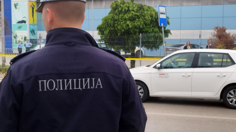 Policija ispred osnovne škole u Sarajevu nakon preteće poruke, sa učenicima obavljeni informativni razgovori