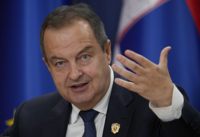Dačić: Aktivno 27 požara, spaseno više od 10 osoba, povređena jedna