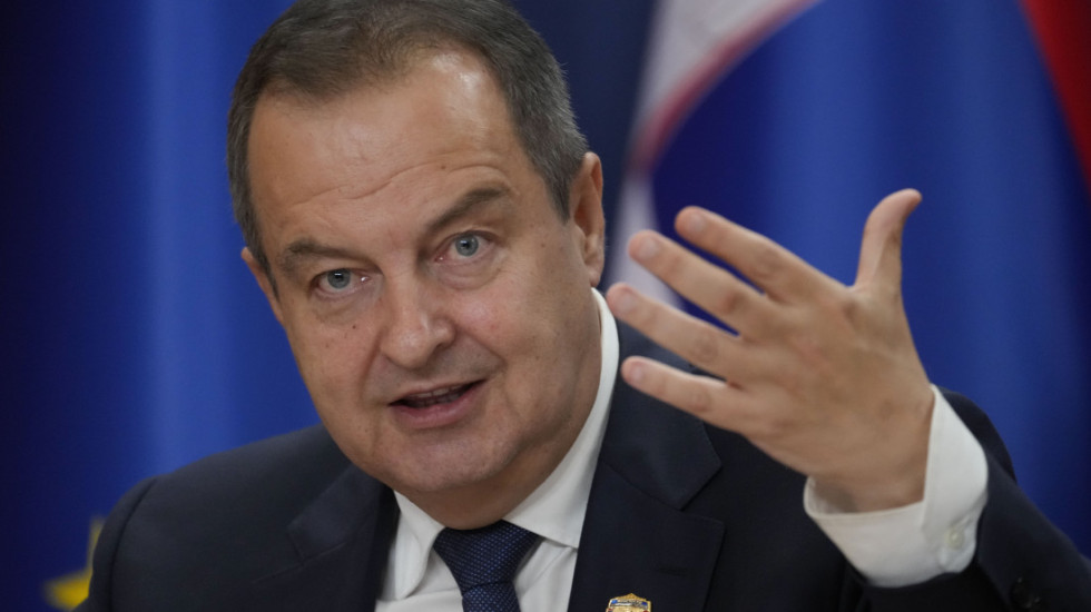 Dačić: Aktivno 27 požara, spaseno više od 10 osoba, povređena jedna