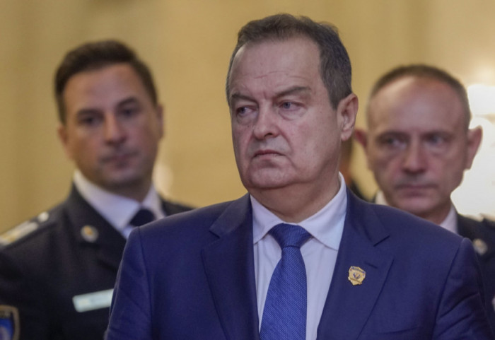 Dačić: Privedeno 10 osoba ispred Državnog univerziteta u Novom Pazaru, svi koji su napali policiju biće procesuirani