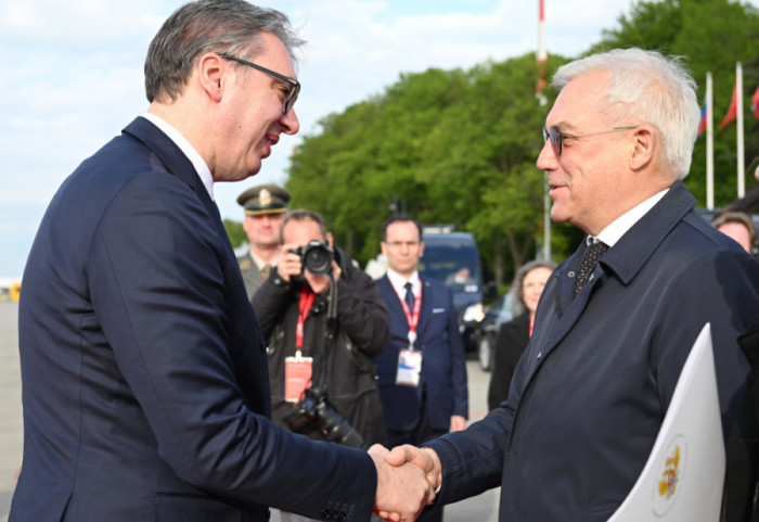 (FOTO/VIDEO) Vučić po sletanju u Moskvu: Posledica će biti, ali po mene lično