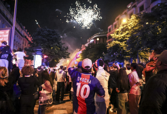 Vozilo uletelo među navijače PSŽ tokom proslave plasmana u finale Lige šampiona: Troje povređeno, jedan kritično