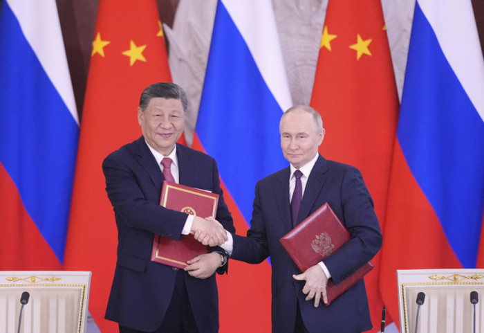 Za Sija sušeno i bobičasto voće, pite, orasi: Putin razgovarao na čajanci sa kineskim predsednikom u četiri oka