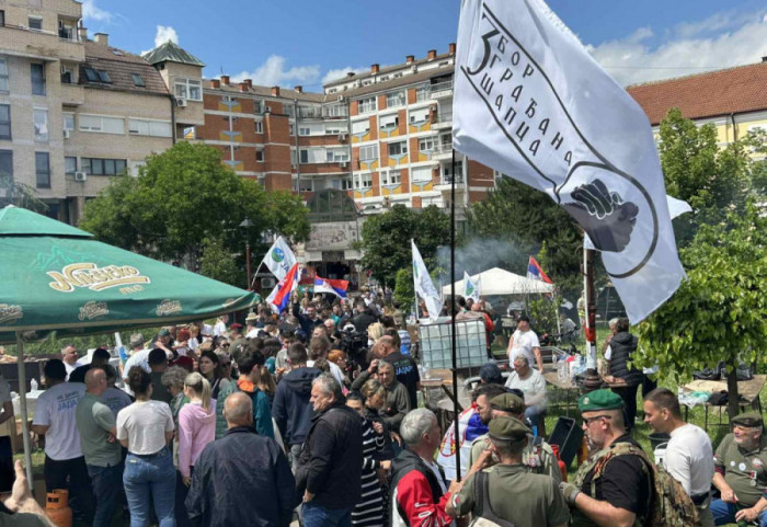 (FOTO) Održan protest u Loznici pod nazivom "Marš na Drinu", obratili se profesori Biološkog fakulteta