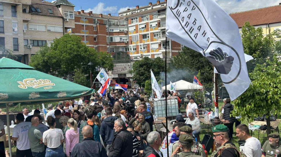 (FOTO) Održan protest u Loznici pod nazivom "Marš na Drinu", obratili se profesori Biološkog fakulteta