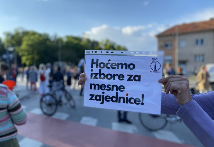 (FOTO/VIDEO) Novosađani blokirali 30 raskrsnica na 30 minuta, traže raspisivanje izbora za mesne zajednice