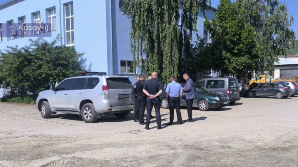 Kosovska policija ispred JKP "Vodovod Ibar", radnicima rečeno da napuste kancelarije