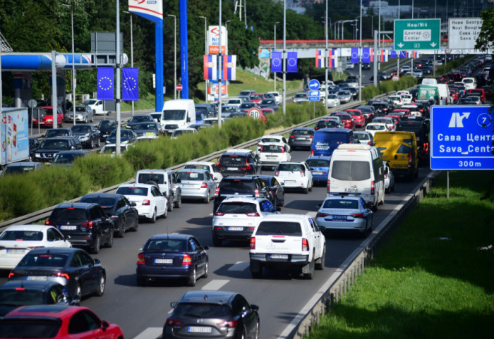 AMSS: Putnička vozila na izlazu na Gradini čekaju 40 minuta, na Preševu 60 minuta
