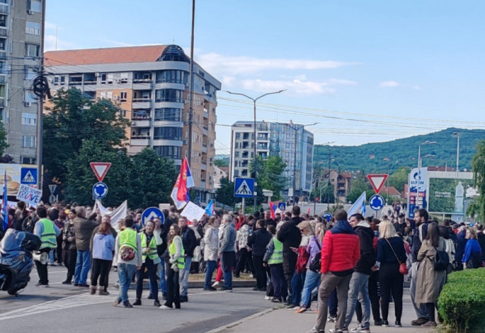 "Grad u kom se lome istina i laž": U Nišu studenti održali protest "Izbori(mo) se" sa zahtevom za raspisivanje izbora