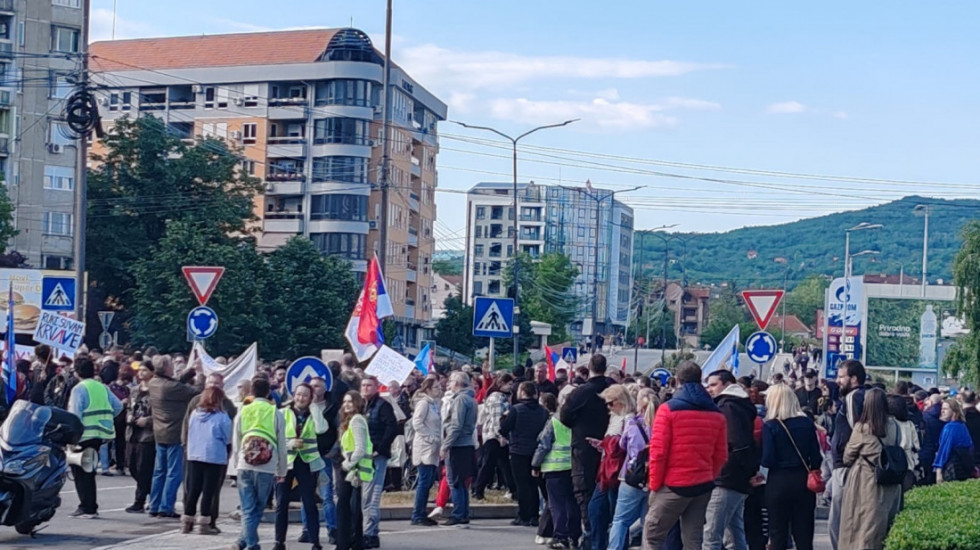 "Grad u kom se lome istina i laž": U Nišu studenti održali protest "Izbori(mo) se" sa zahtevom za raspisivanje izbora
