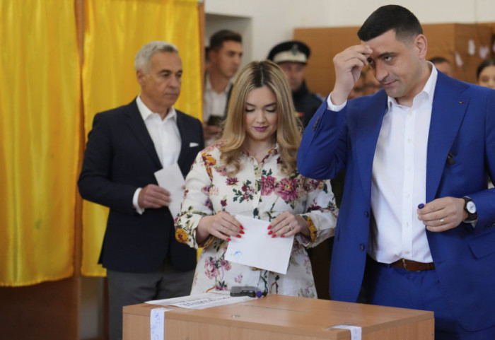Drugi krug predsedničkih izbora u Rumuniji: Do 18 časova izašlo više od polovine birača