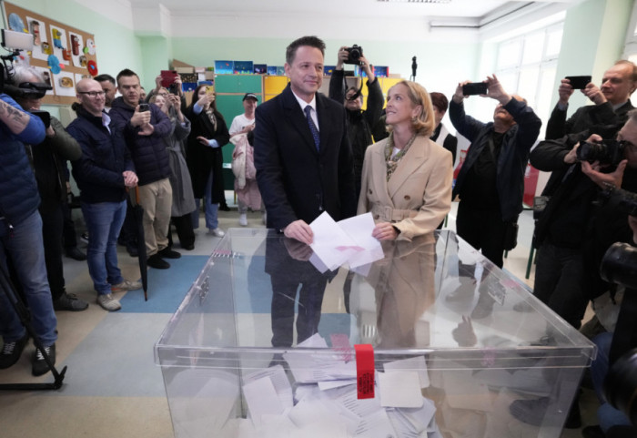 Liberalni gradonačelnik Varšave Rafal Tšaskovski vodi na predsedničkim izborima u Poljskoj, odluka u drugom krugu