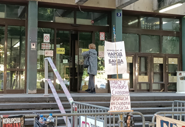 Trojici članova PSG u Novom Sadu produžen pritvor za još 30 dana