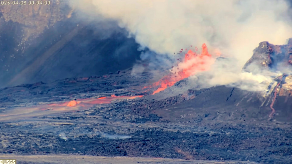 (FOTO/VIDEO) Na Havajima ponovo proradio vulkan Kilauea, izbacuje lavu do 305 metara visine