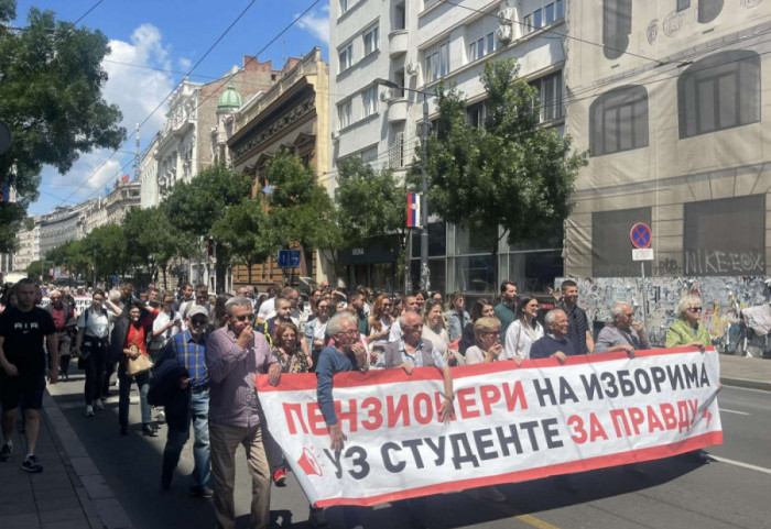 (FOTO/VIDEO) Završen protest penzionera u Beogradu: Predali zahteve Vladi, traže poboljšanje materijalnog statusa