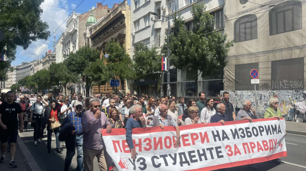(FOTO/VIDEO) Završen protest penzionera u Beogradu: Predali zahteve Vladi, traže poboljšanje materijalnog statusa