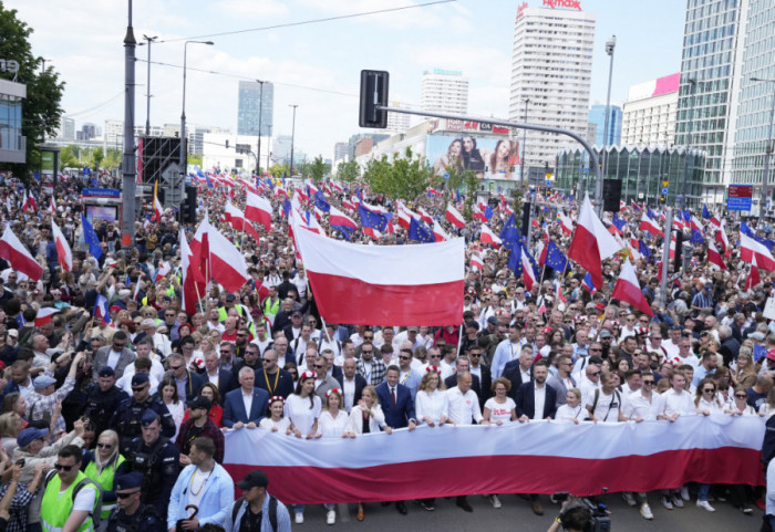 Drugi krug predsedničkih izbora u Poljskoj: Navrocki preuzeo vođstvo, razlika manja od jednog procenta