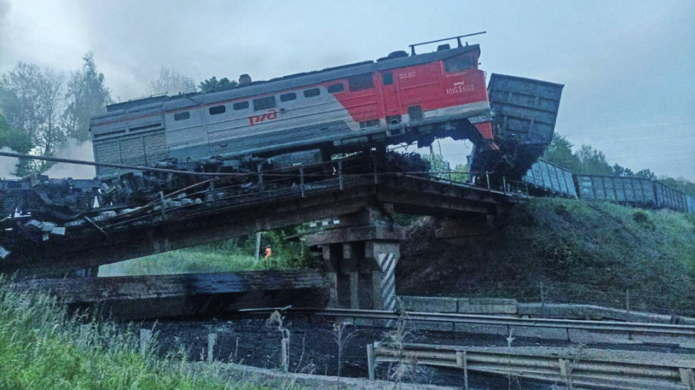 (FOTO/VIDEO) Dve nesreće u Rusiji: Istražni komitet klasifikovao eksplozije na prugama kao terorističke napade