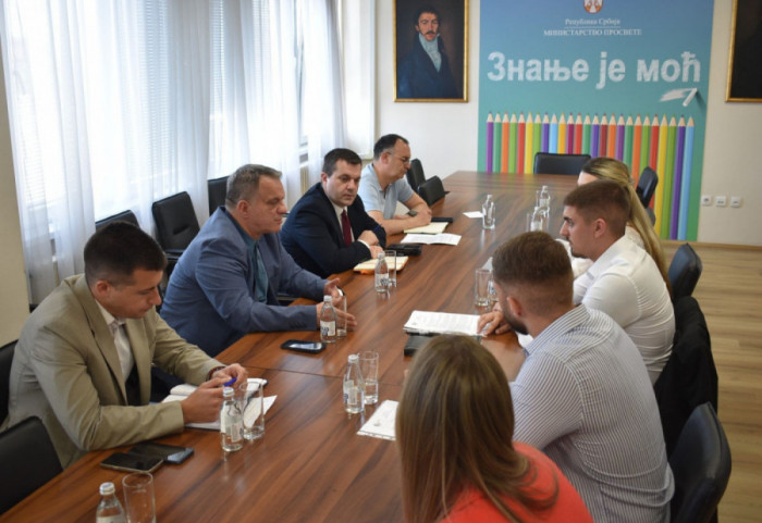 Ministar prosvete razgovarao sa predstavnicima SKONUS: "Povratak na nastavu je hitan"