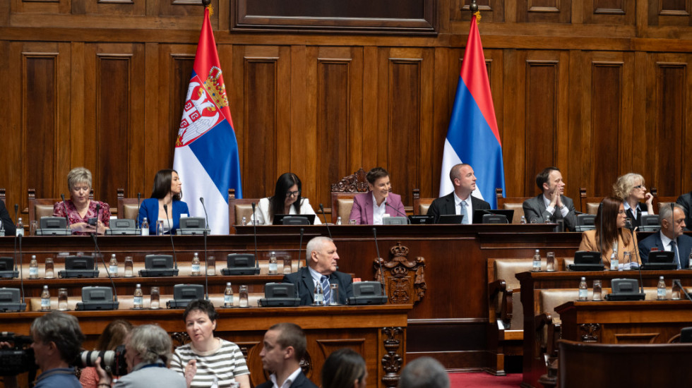Završena sednica Skupštine Srbije: Usvojen Zakon o Alimentacionom fondu, zaštiti vazduha i set medijskih zakona