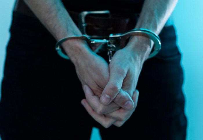 Uhapšen Novosađanin (28) sa fantomkom i oružjem u Kraljevu