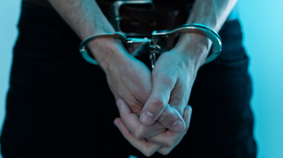 Uhapšen Novosađanin (28) sa fantomkom i oružjem u Kraljevu